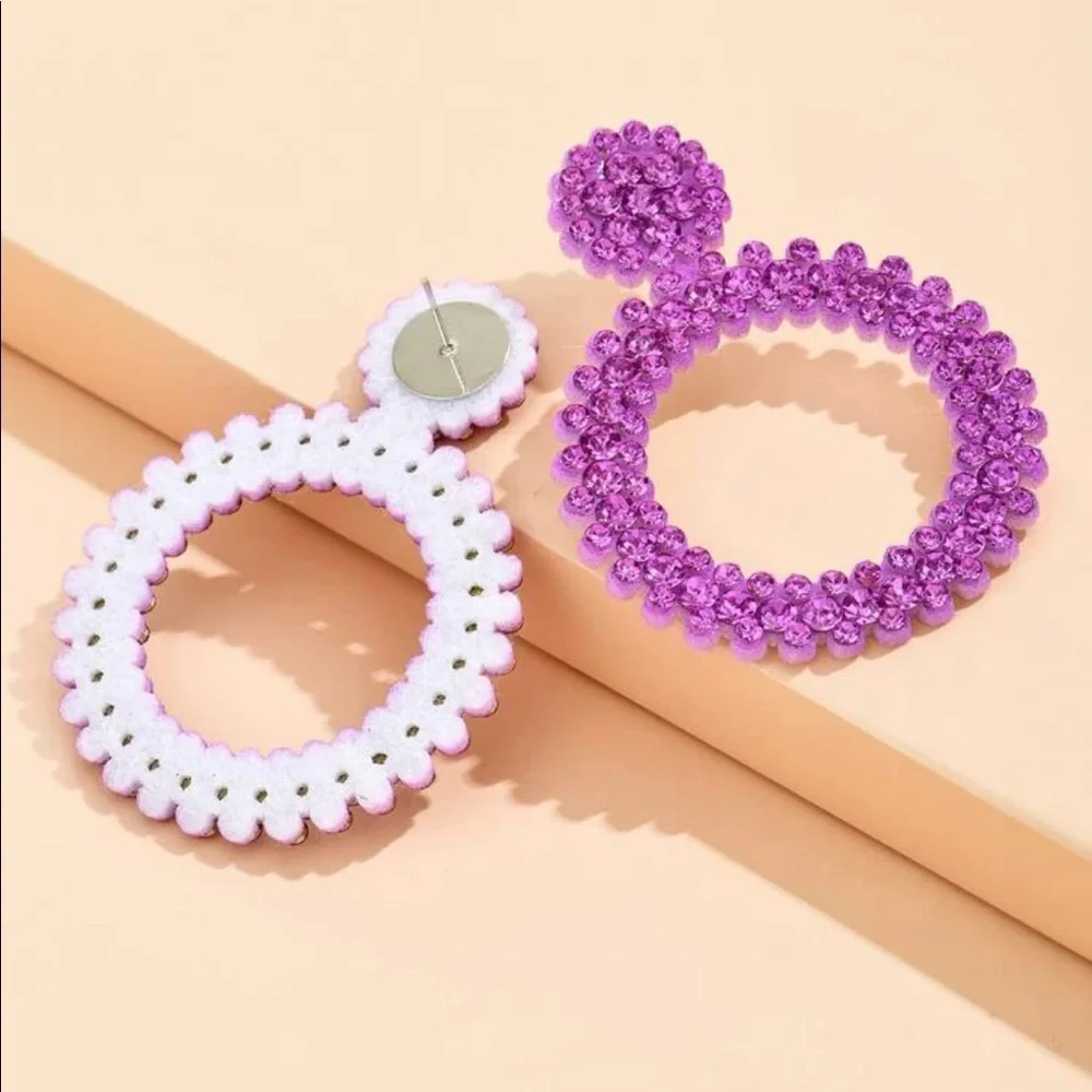 POP OF COLOR Elegant Fuchsia Statement Earrings - Picture 4 of 5
